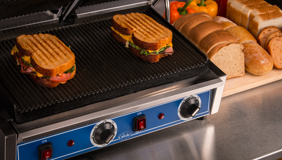 Globe, GPGDUE10, Sandwich / Panini Grill, 240V, Electric, 18.0 Inch