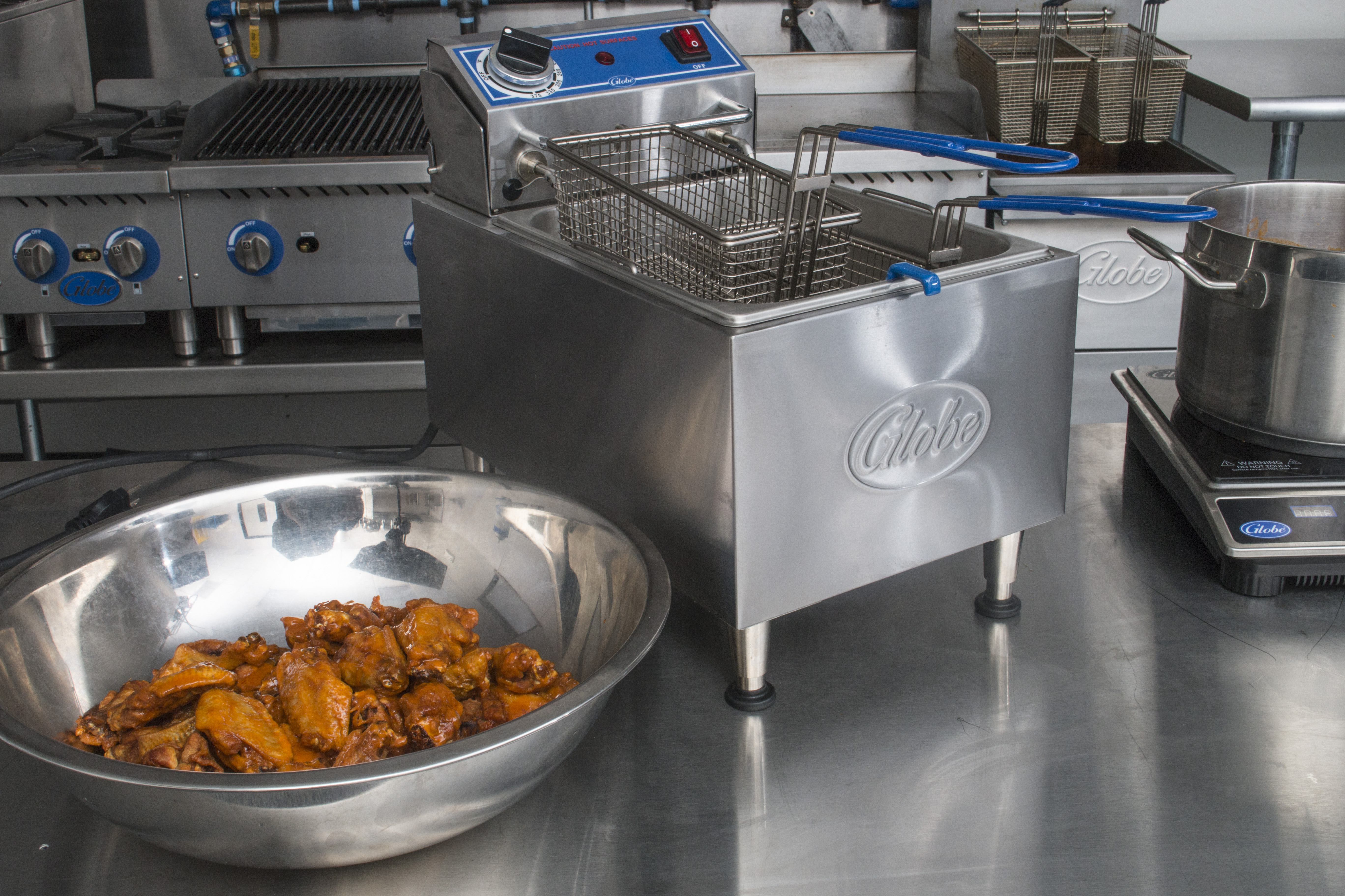 Globe, PF16E, Fryer, Electric, Countertop, Full Pot, 208-240V, 16 Lbs. Oil Capacity