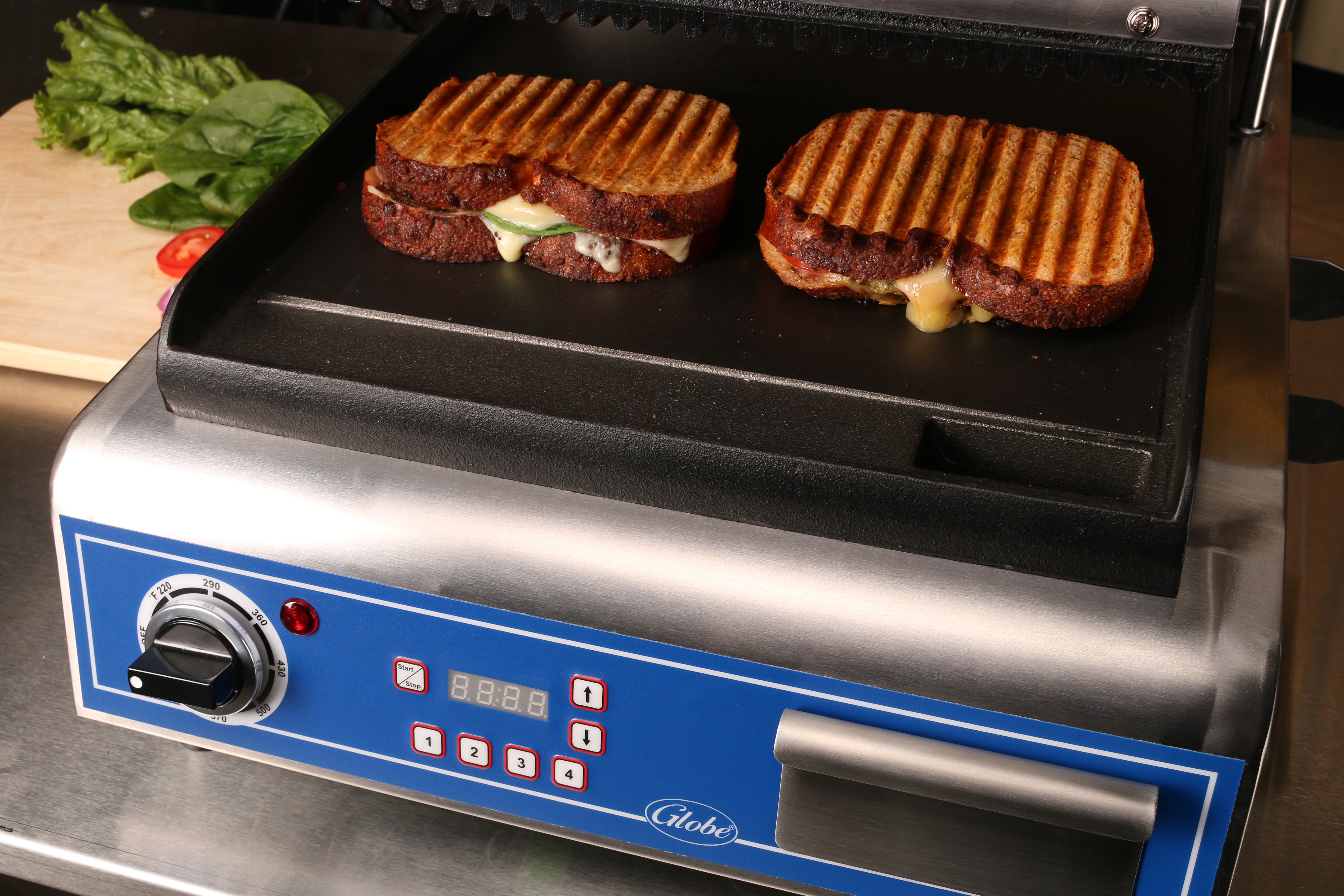 Globe, GPGS14D, Sandwich / Panini Grill, 120V, Electric, 14.0 Inch